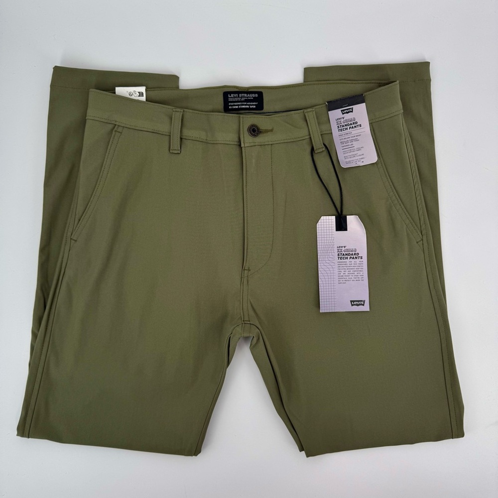 Levi's Men's standard tech green Chinos